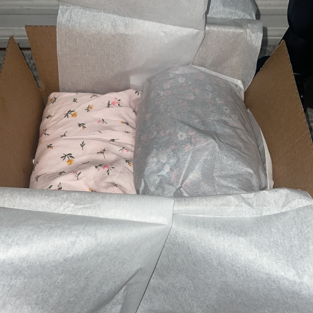 Box (L1) Lot of woman’s size Large summer dresses and a romper